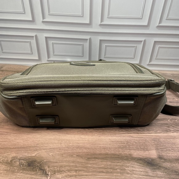 MODA Carry-On Travel Briefcase Bag Olive Green Laptop Messenger Shoulder Strap - Picture 5 of 12